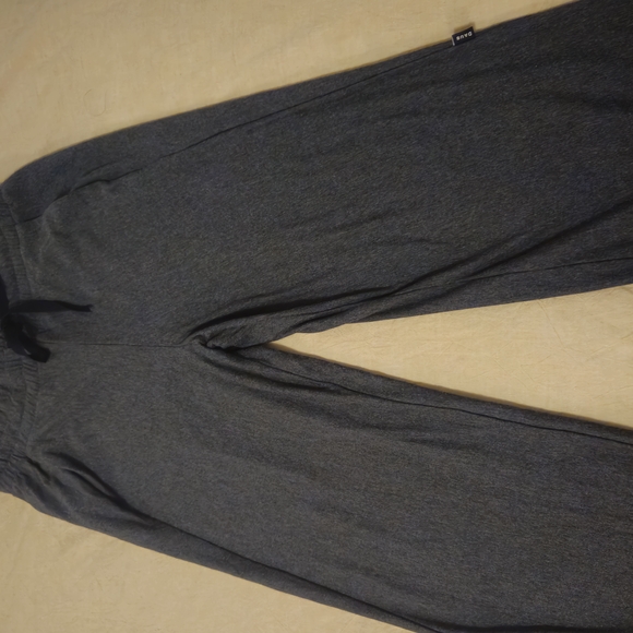 Daub Design Women's Gray Cropped Pants - Picture 4 of 7